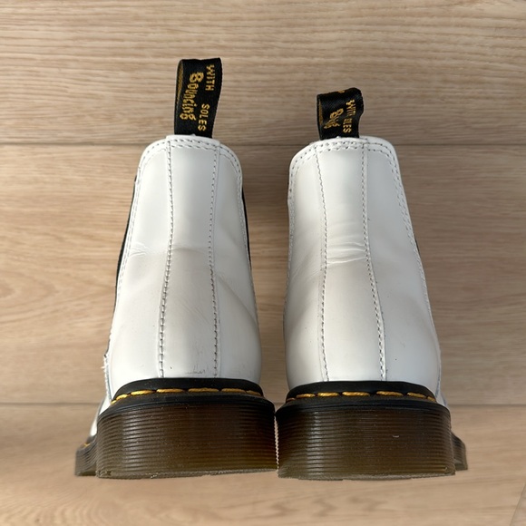 Dr. Martens 2976 Smooth Leather Chelsea Boots - Picture 5 of 11